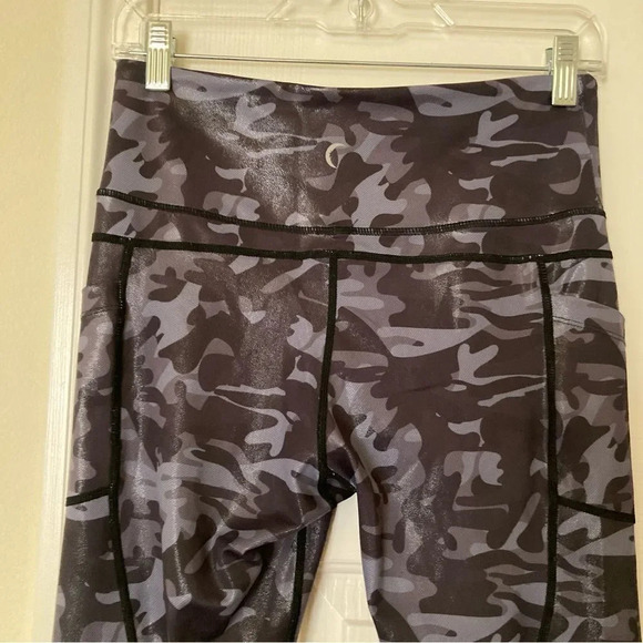 ZYIA Gray Black Camo Sparkle Leggings Side Pockets Size 8-10 - Picture 6 of 6